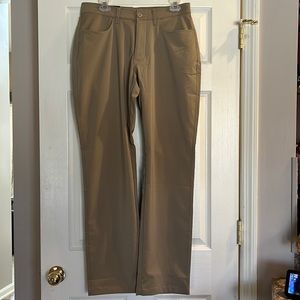NWT Men’s Under Armour straight leg golf pants